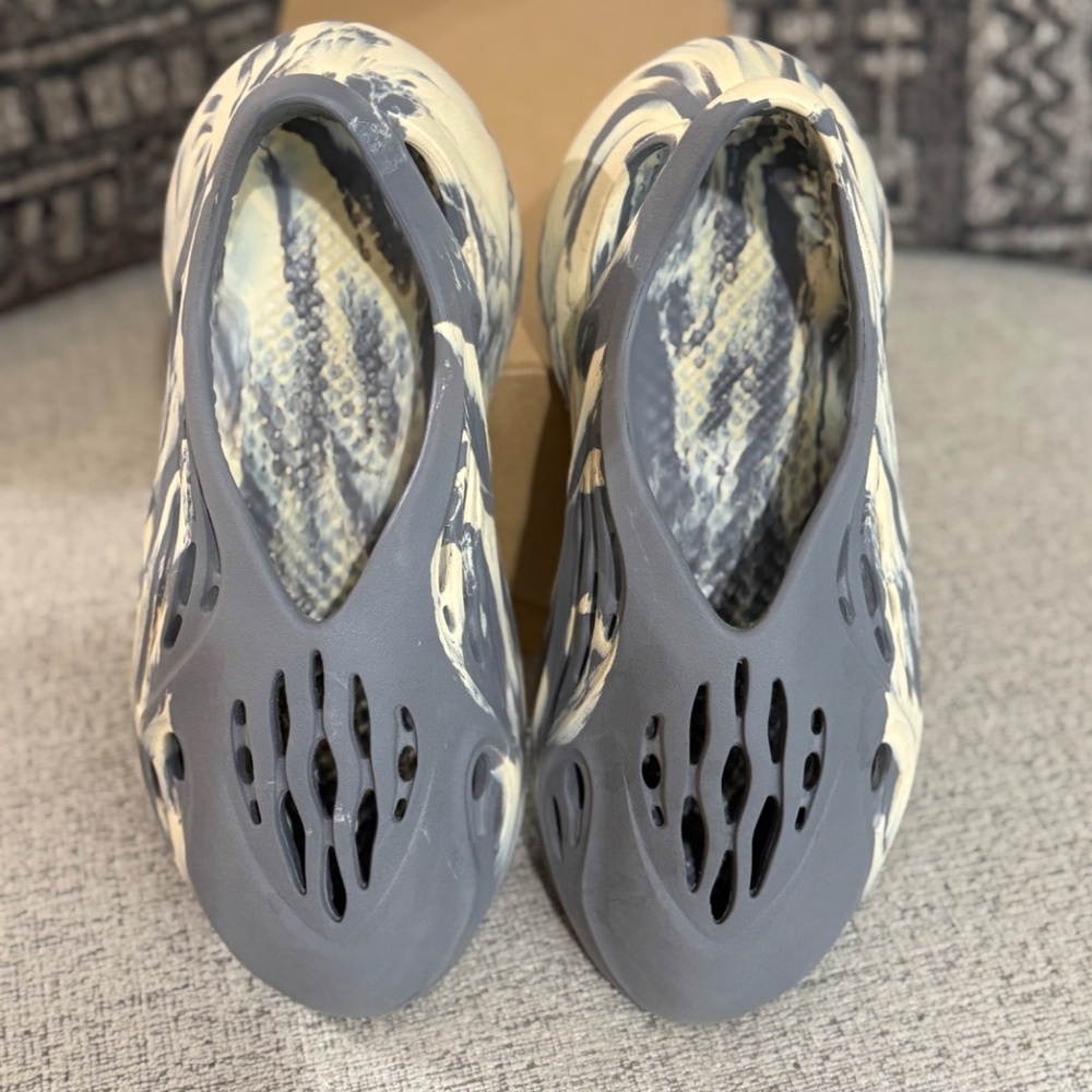 Yeezy Foam Runner MXT Moon Gray - Picture 7 of 8